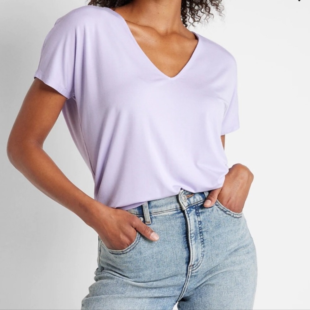 Express Relaxed V-Neck Tulip Open Back London Tee M NWT - Picture 2 of 3